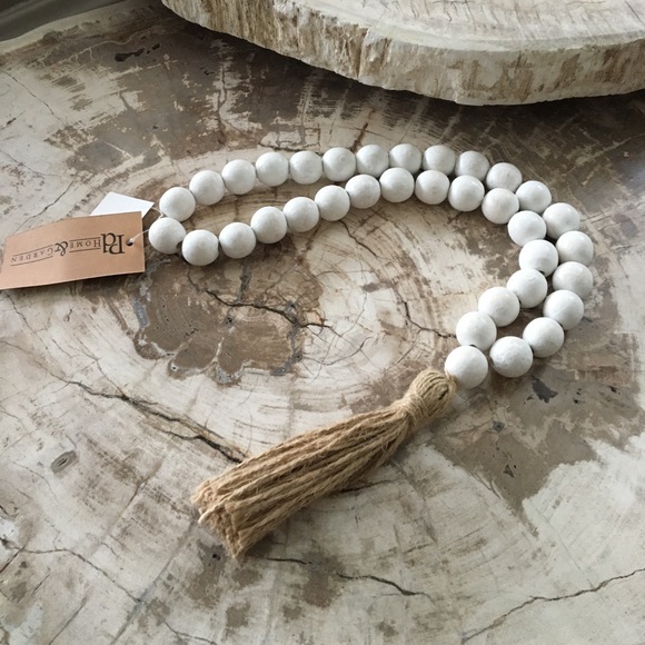 Adorable white washed wooden beads w/ jute tassel - Picture 3 of 3